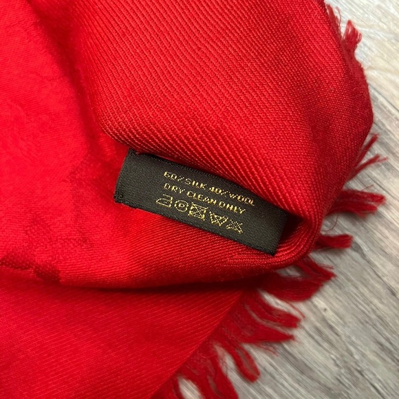 LOUIS VUITTON Monogram Red Shaw/Scarf - Picture 2 of 4